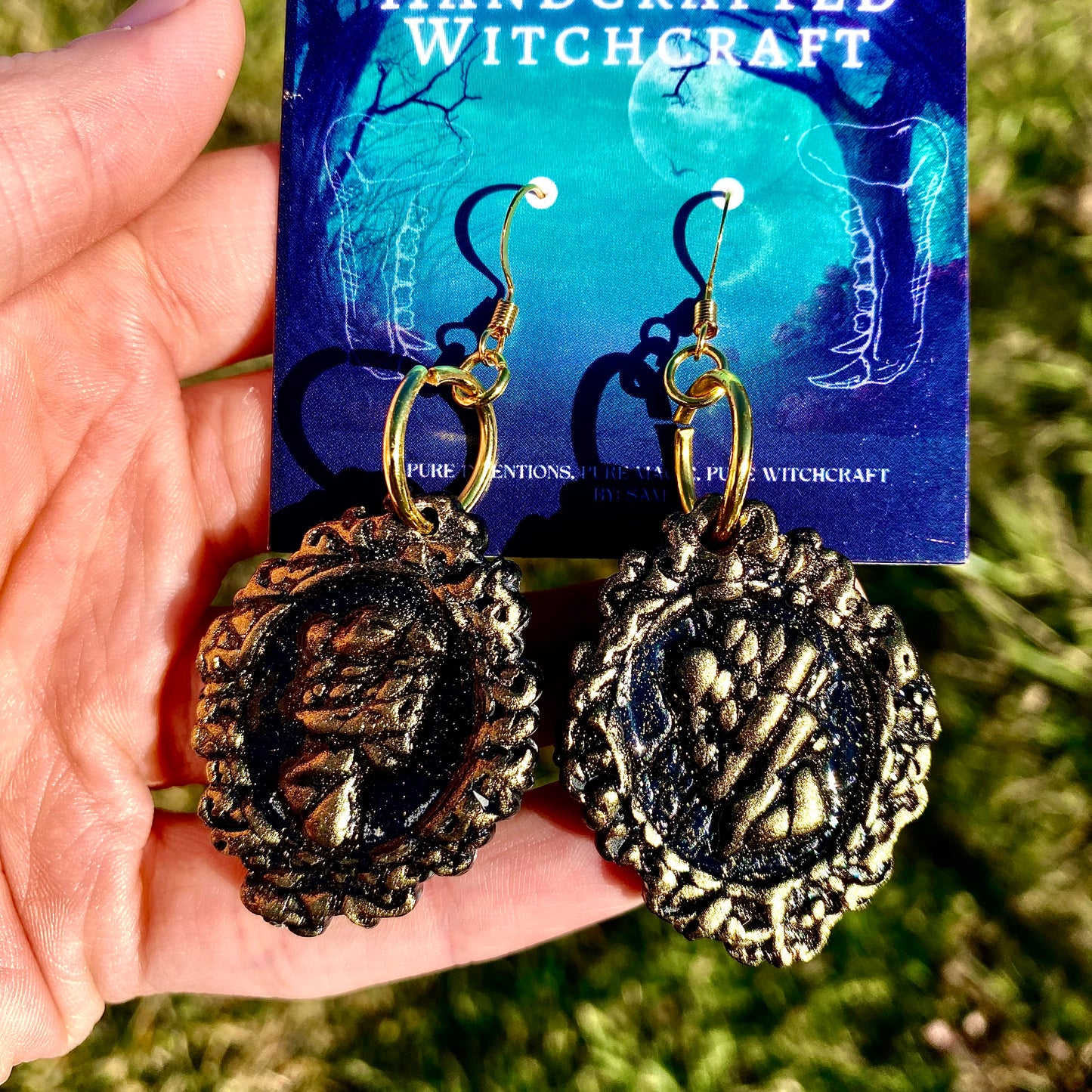 Eternal Portraits – Till Death Do Us Part Skull Cameo Dangle Earrings