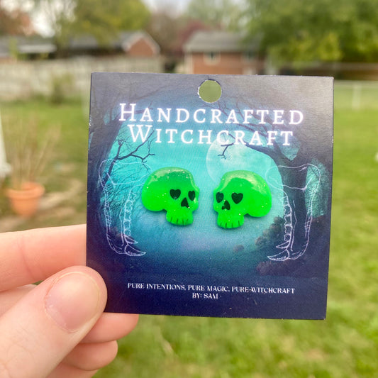 Enchanted Relic – Green Gradient Skull Studs