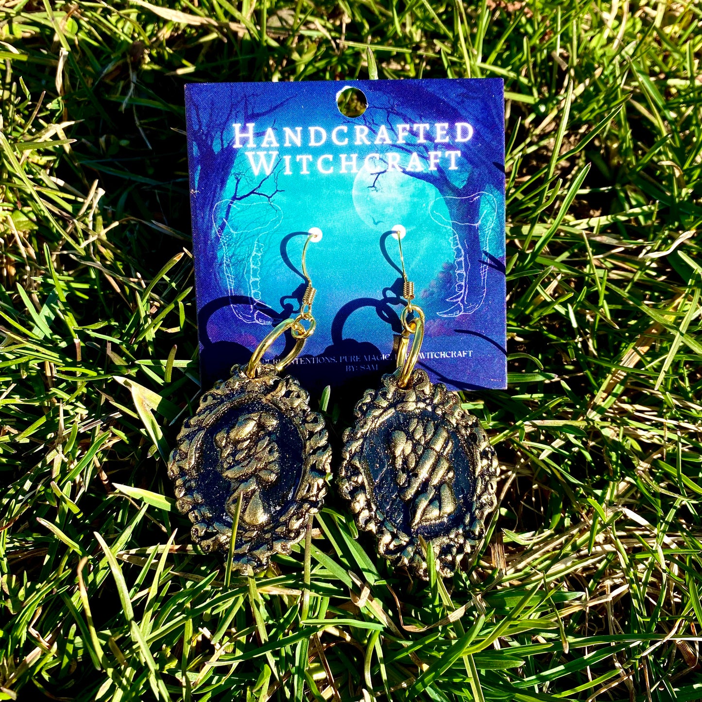 Eternal Portraits – Till Death Do Us Part Skull Cameo Dangle Earrings