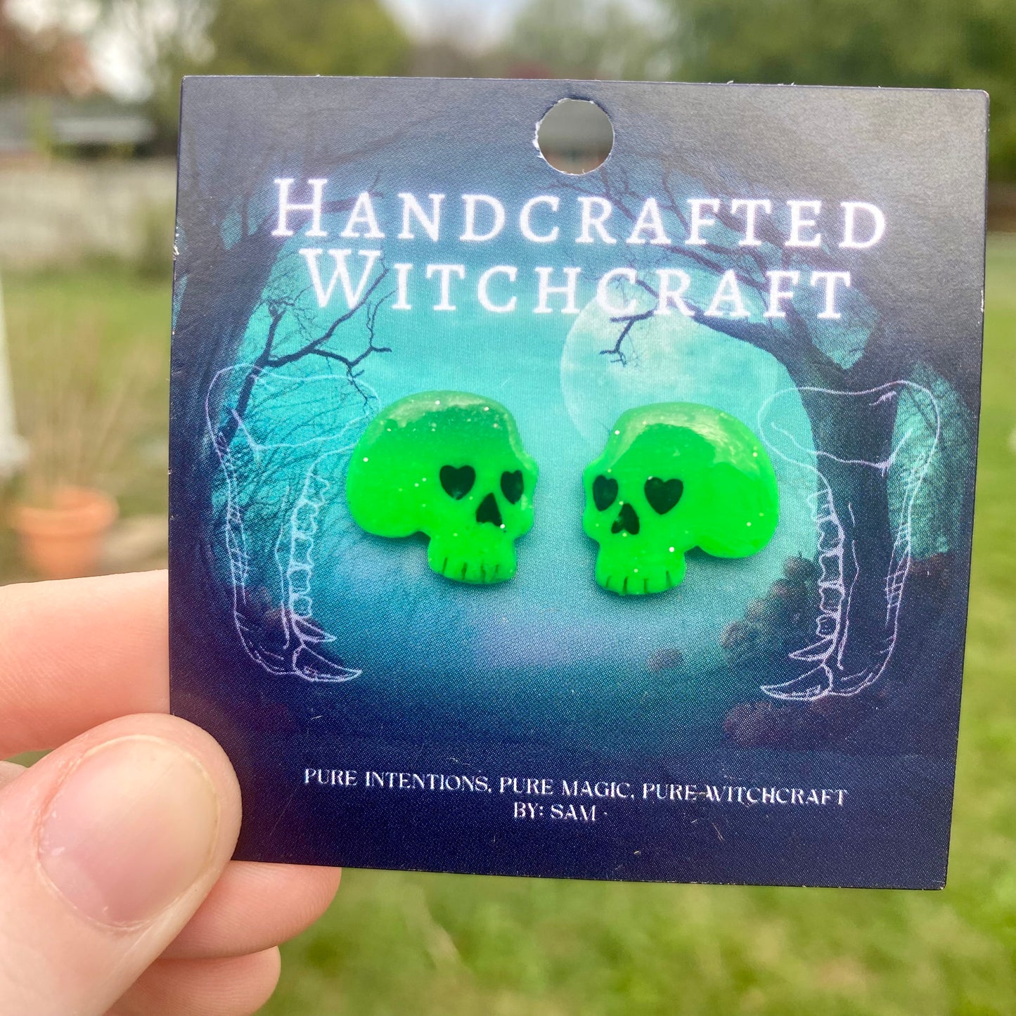 Enchanted Relic – Green Gradient Skull Studs