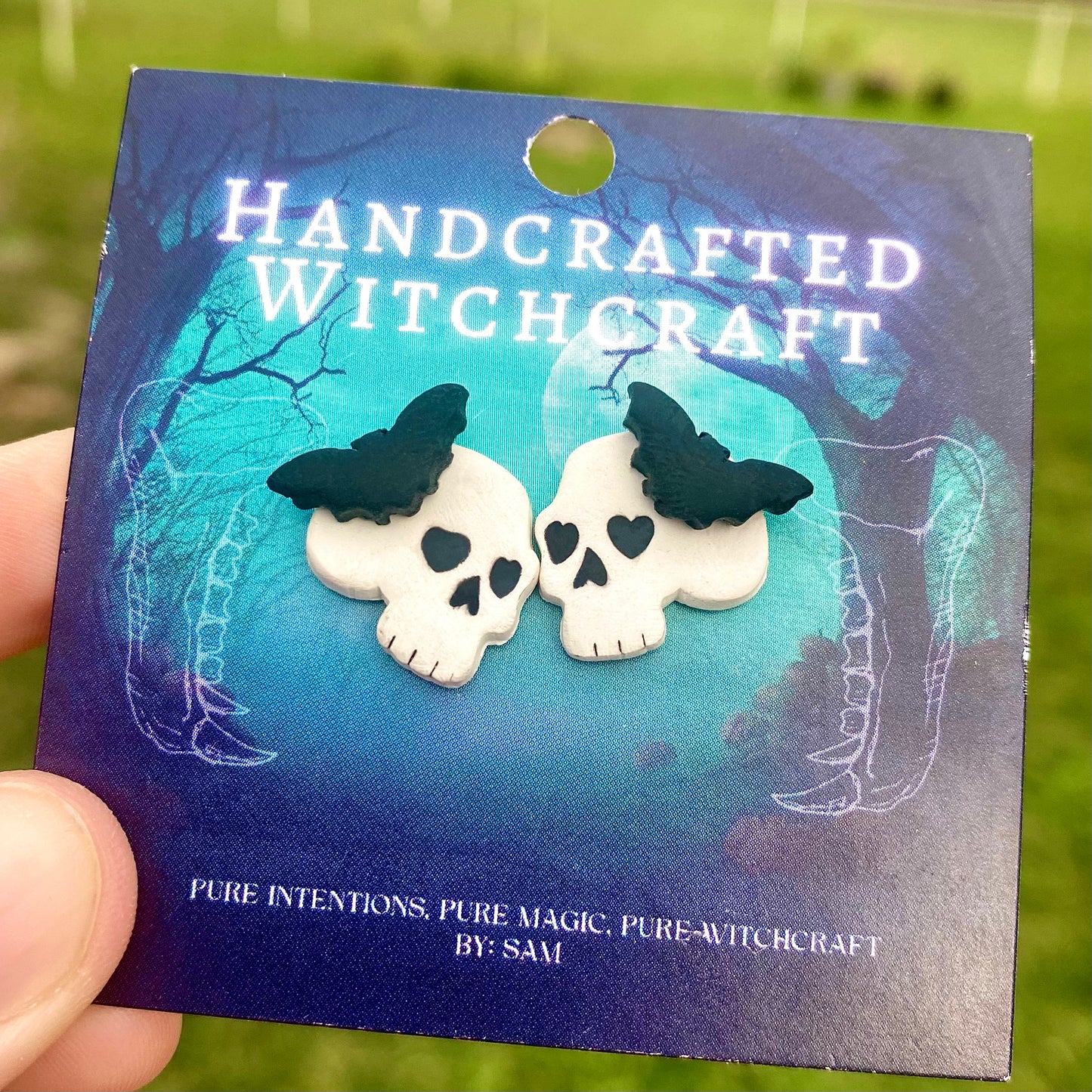 Nocturne Remains – Bat-Topped Skull Stud Earrings