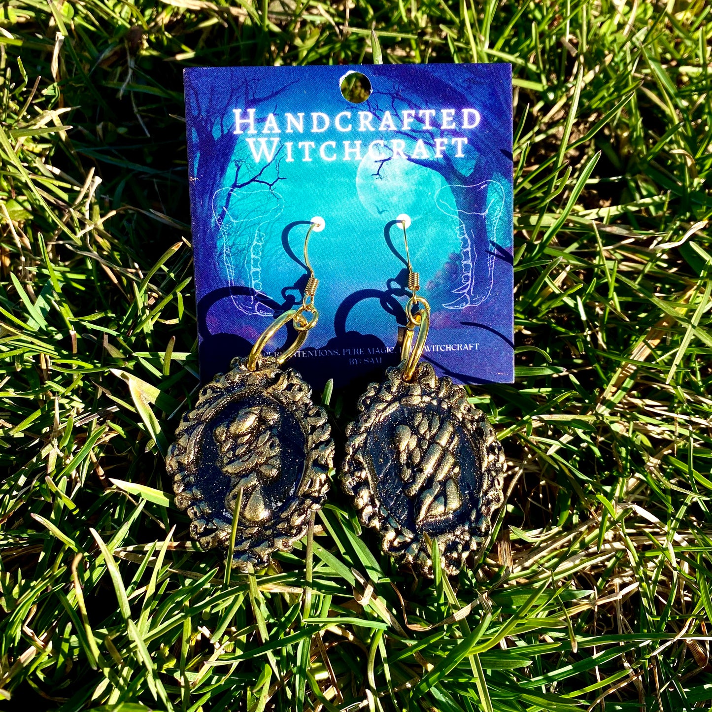 Eternal Portraits – Till Death Do Us Part Skull Cameo Dangle Earrings