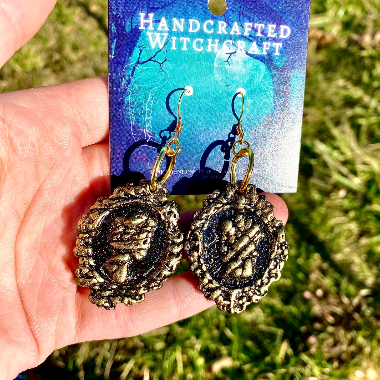 Eternal Portraits – Till Death Do Us Part Skull Cameo Dangle Earrings